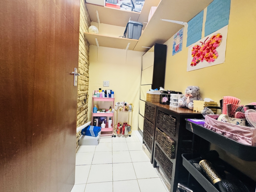 4 Bedroom Property for Sale in La Hoff North West